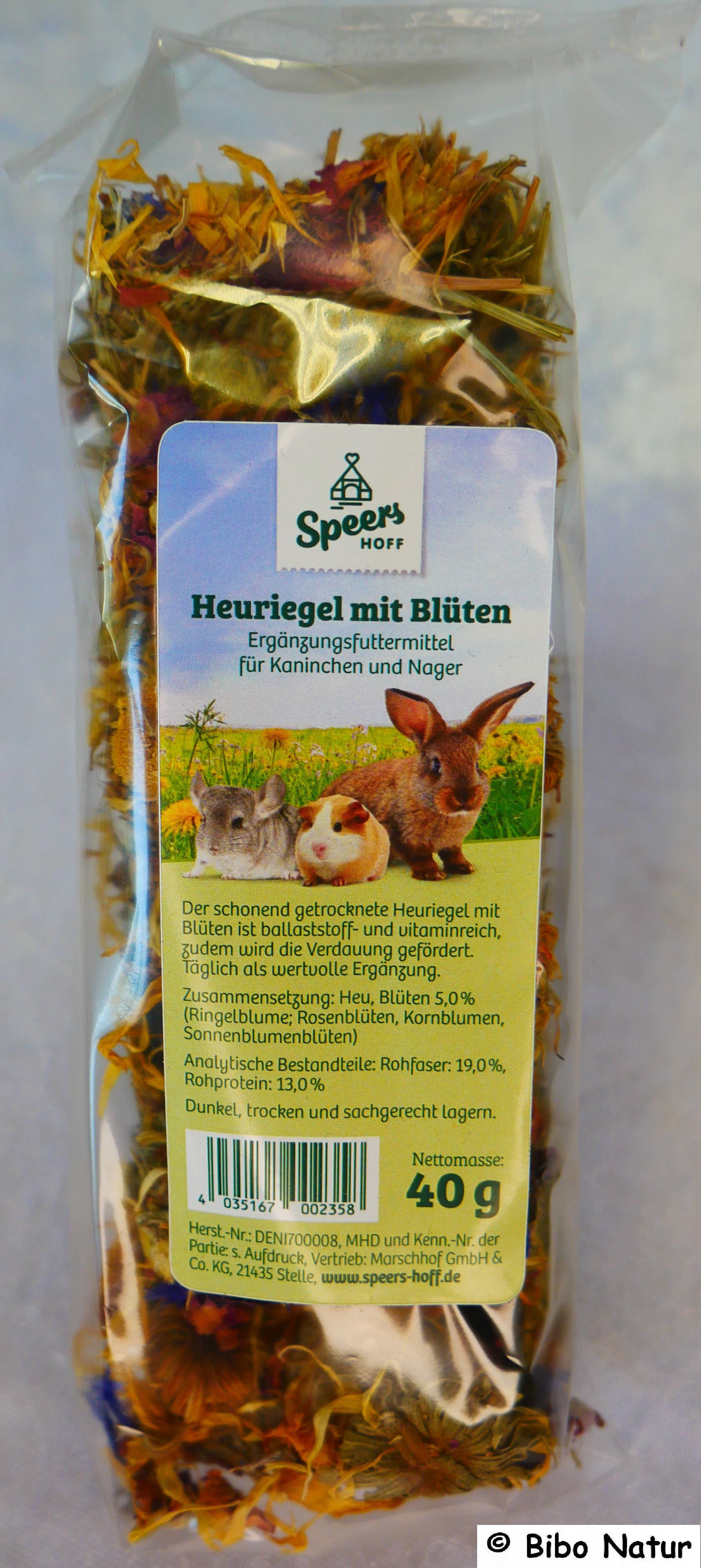 Heuriegel mit Blüten