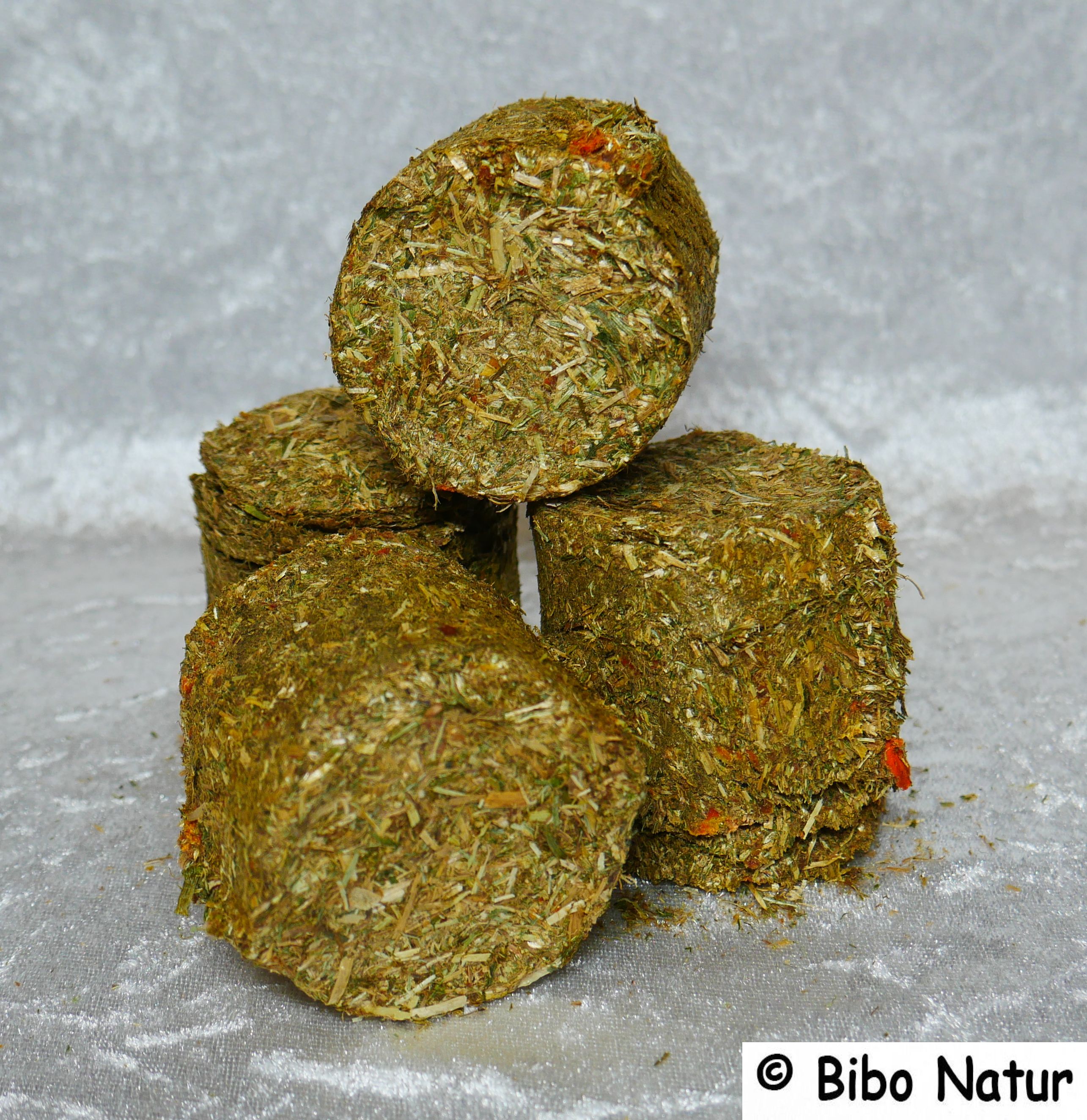 Wiesenheu-Rundling Apfel, Karotte, Petersilie